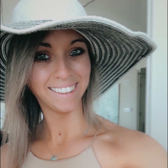 Meet your Posher, Charlsie - Picture 1 of 1